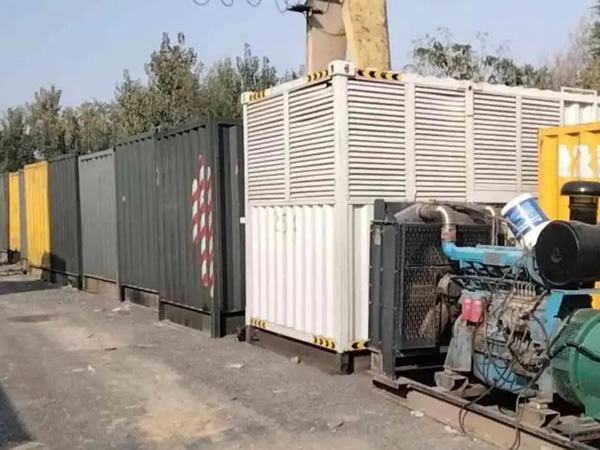 景东200KW柴油发电机机组每小时油耗是多少？